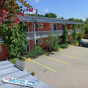 Motel Max, Hinterzhof
